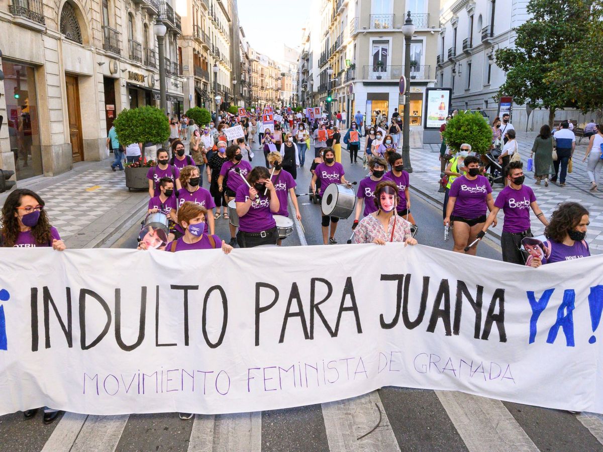 Foto: Protesta a favor de Juana Rivas, en Granada. (EFE)