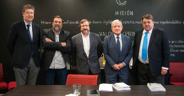 Foto: José María Gimeno, Francisco Caamaño, Carlos Sánchez (El Confidencial), Pascual Sala y Gonzalo Quintero.