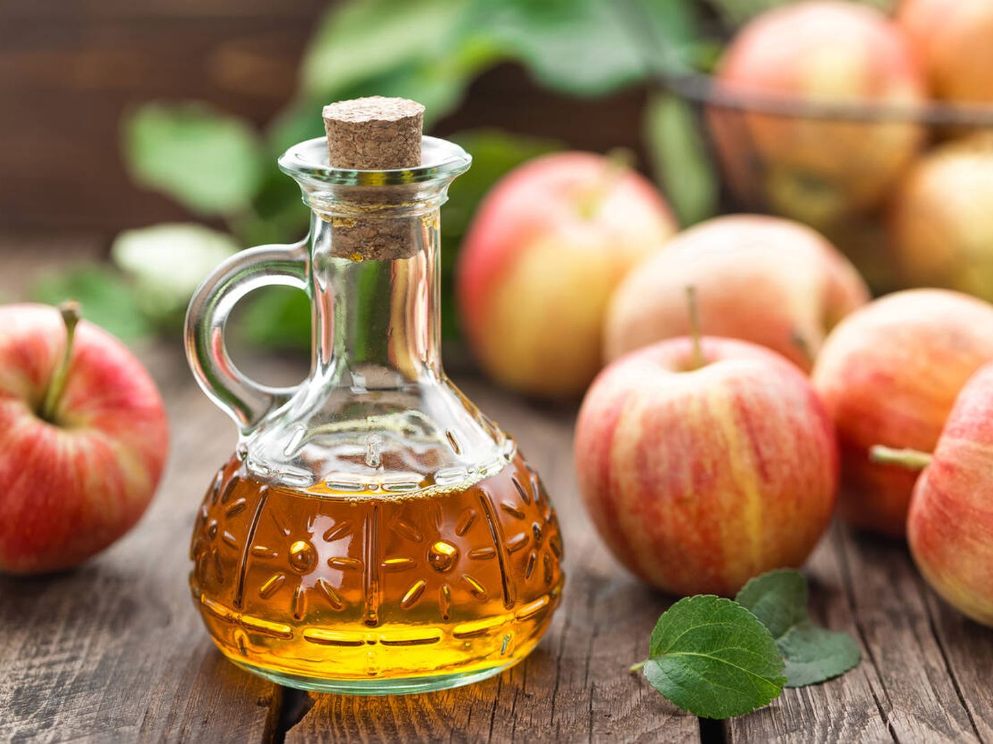 Al vinagre de manzana se le atribuyen propiedades antioxidantes. (iStock)