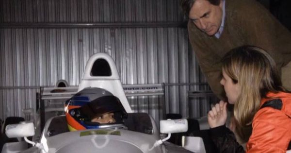 Foto: María Villota estuvo junto a Carlos Sainz en su primer test con un monoplaza.