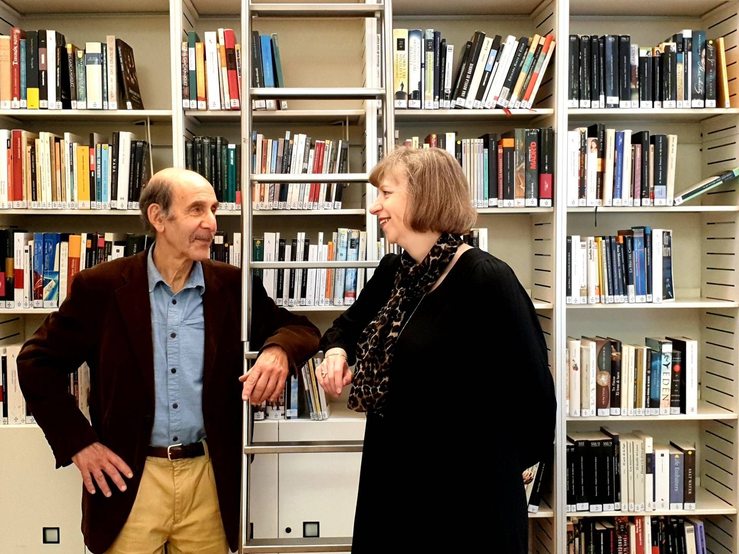 Los autores Helen Crisp y Jules Stewart, en el Instituto Cervantes de Londres.