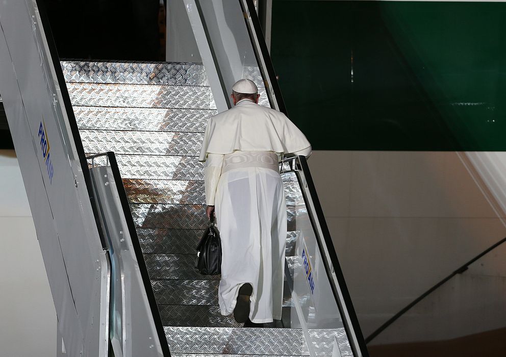 Foto: El Papa Francisco se despide de Río de Janeiro (EFE)