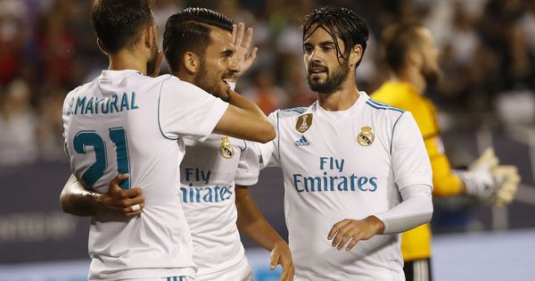 Foto: Los jugadores del Real Madrid celebran el gol de Borja Mayoral. (EFE)