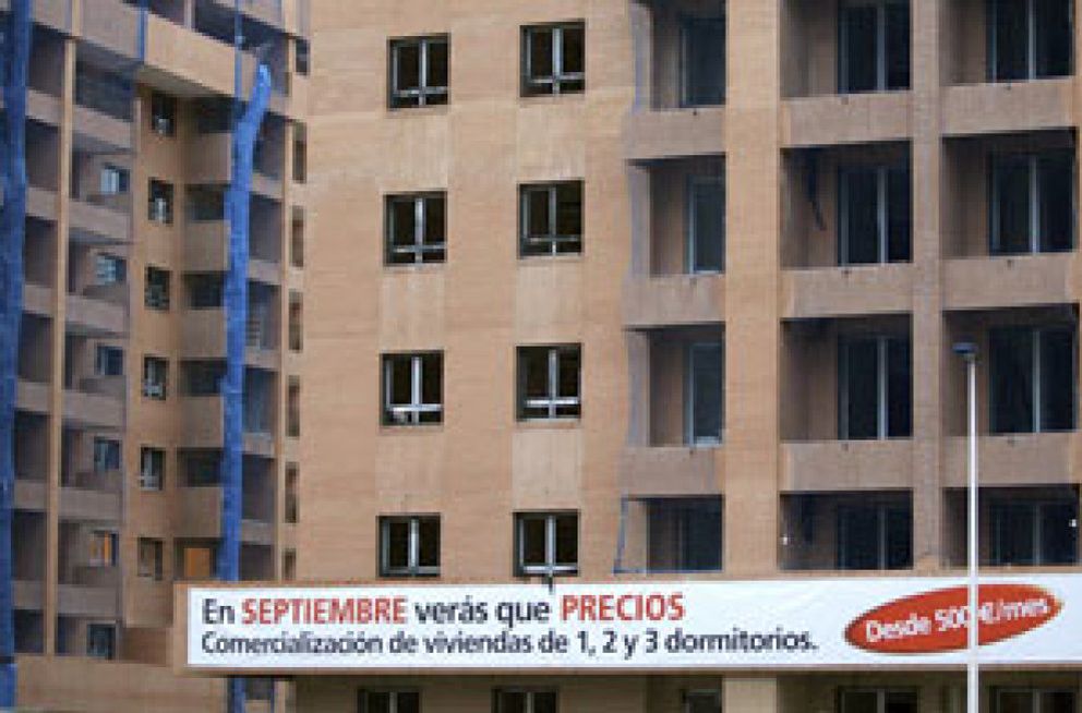 Foto: Las cláusulas suelo encarecen la hipoteca media hasta 2.000 euros anuales, según Facua