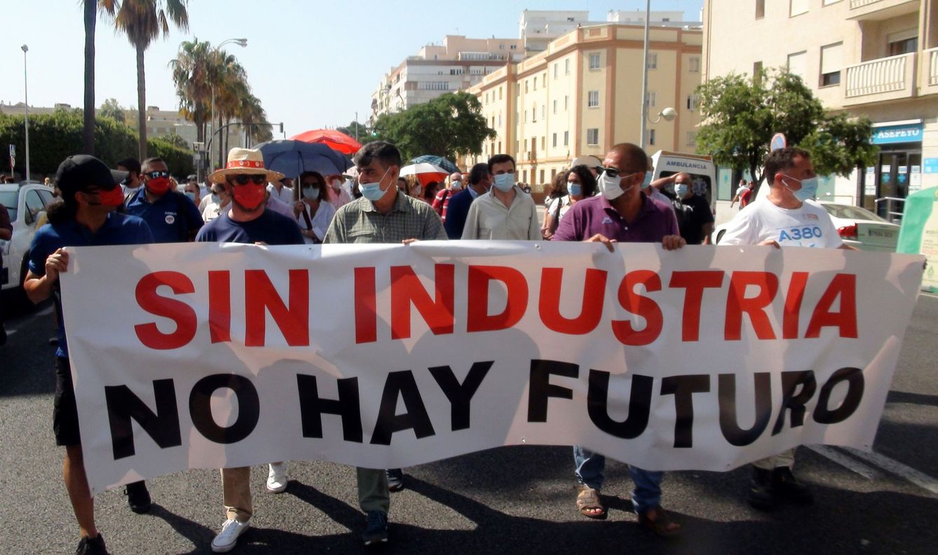 Manifestación en apoyo al sector aeroespacial en la provincia de Cádiz, ante los anunciados recortes en Airbus. (EFE)