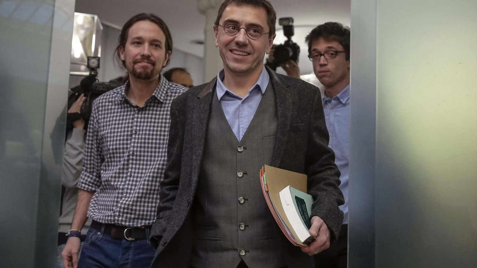 Foto: El exnúmero tres de Podemos, Juan Carlos Monedero, acompañado del secretario general del partido, Pablo Iglesias. (Efe)