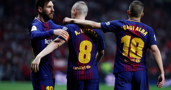 Foto: Messi, Iniesta y Alba celebran un gol. (Reuters)