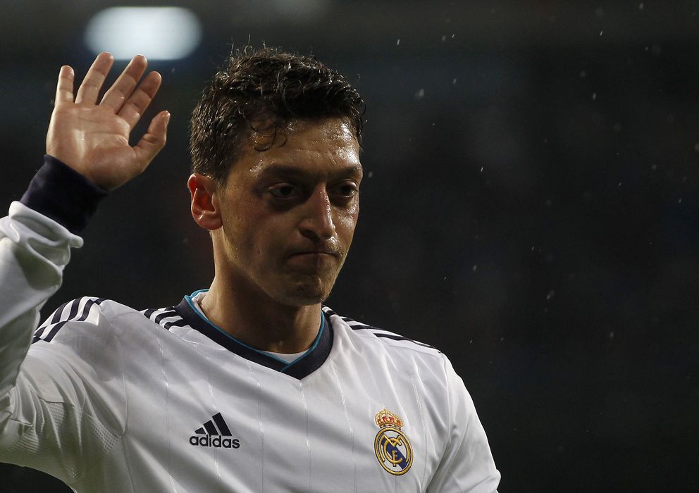 Foto: Mesut Özil podría tener las horas contadas en el Santiago Bernabéu.