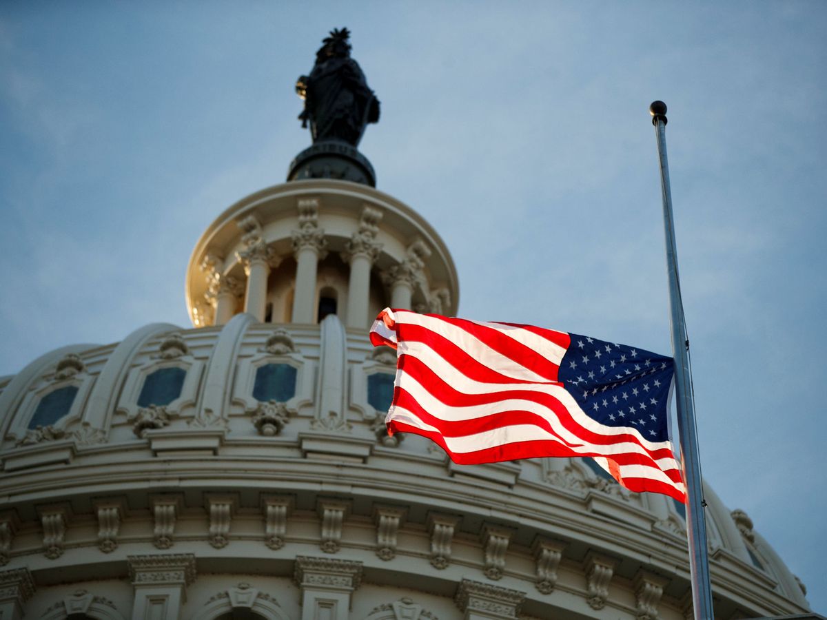 Foto: Bandera de EEUU en Washington (Reuters)