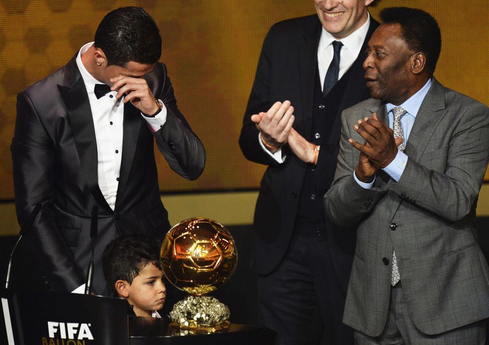 Foto: Cristiano Ronaldo llora tras hacerse con el segundo Balón de Oro de su carrera.