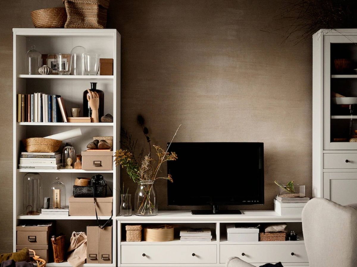 Salones pequeños con espacio para todo gracias este mueble de Ikea