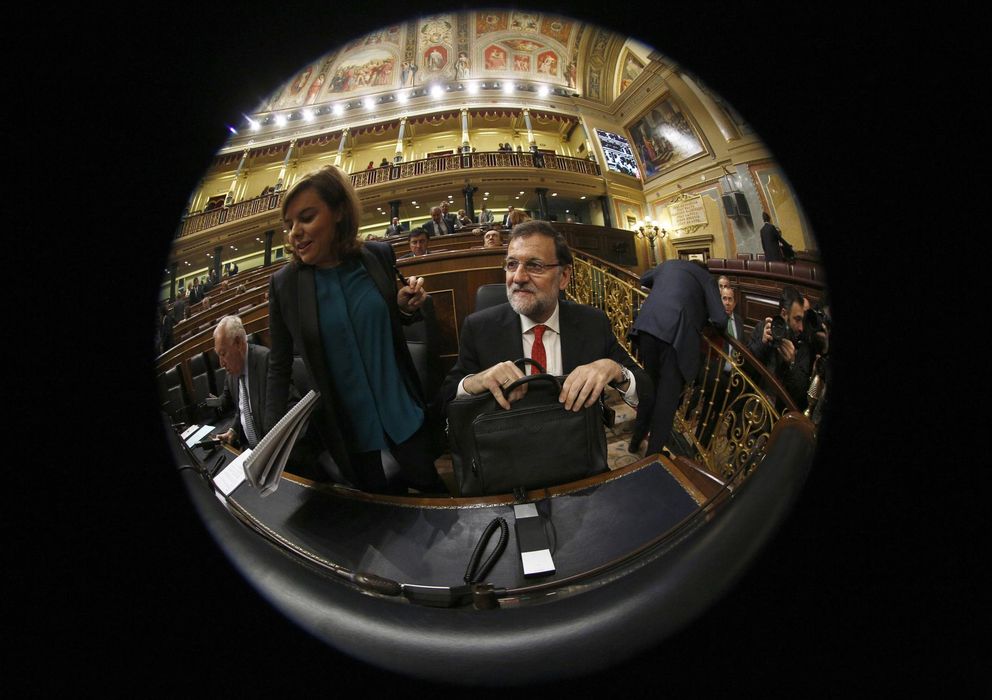 Foto: El presidente Mariano Rajoy junto a Soraya Saénz de Santamaría (Reuters)