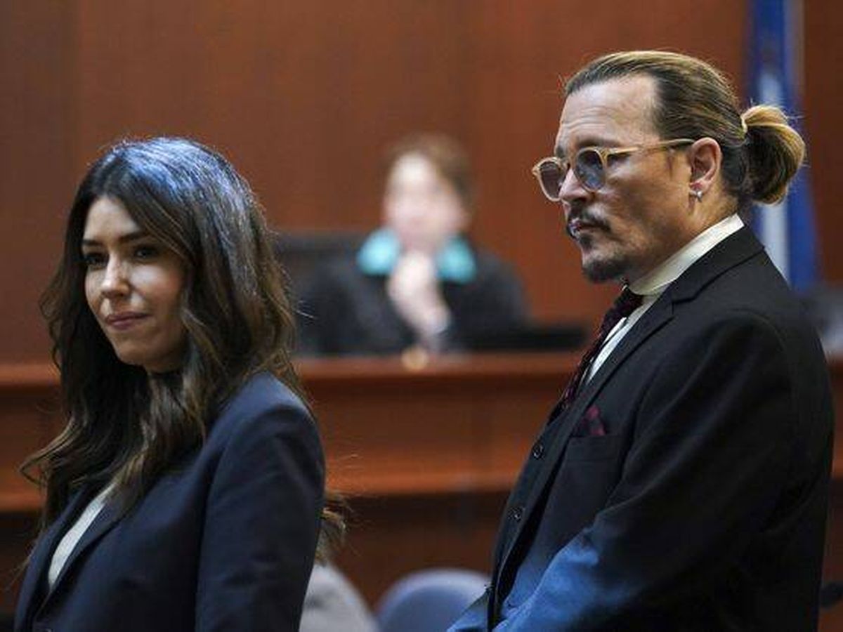 Foto:  Camille Vasquez y Johnny Depp, durante el juicio. (EFE/Kevin Lamarque)