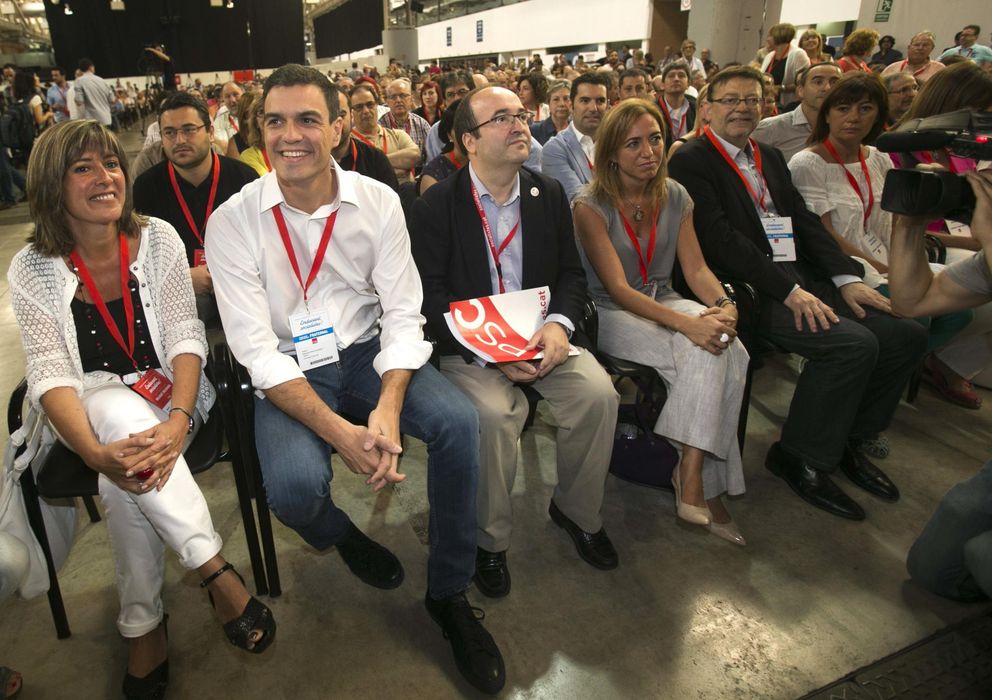 Foto: Pedro Sánchez junto a Nuria Marín, Miquel Iceta y Carme Chacón. (Efe)