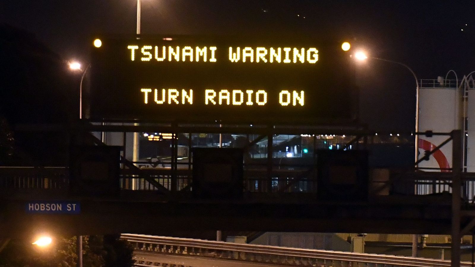 Foto: Aviso de alerta de tsunami en el sur de Nueva Zelanda. (EFE)