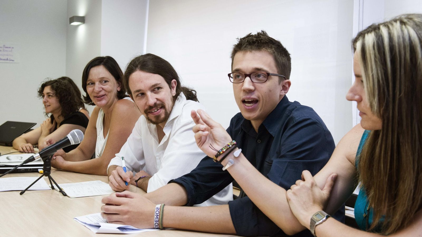 Foto: Pablo Iglesias, junto a Corolina Bescansa e Íñigo Errejón, durante el último Consejo Ciudadano de Podemos en el que se aprobó el reglamento de primarias. (EFE)