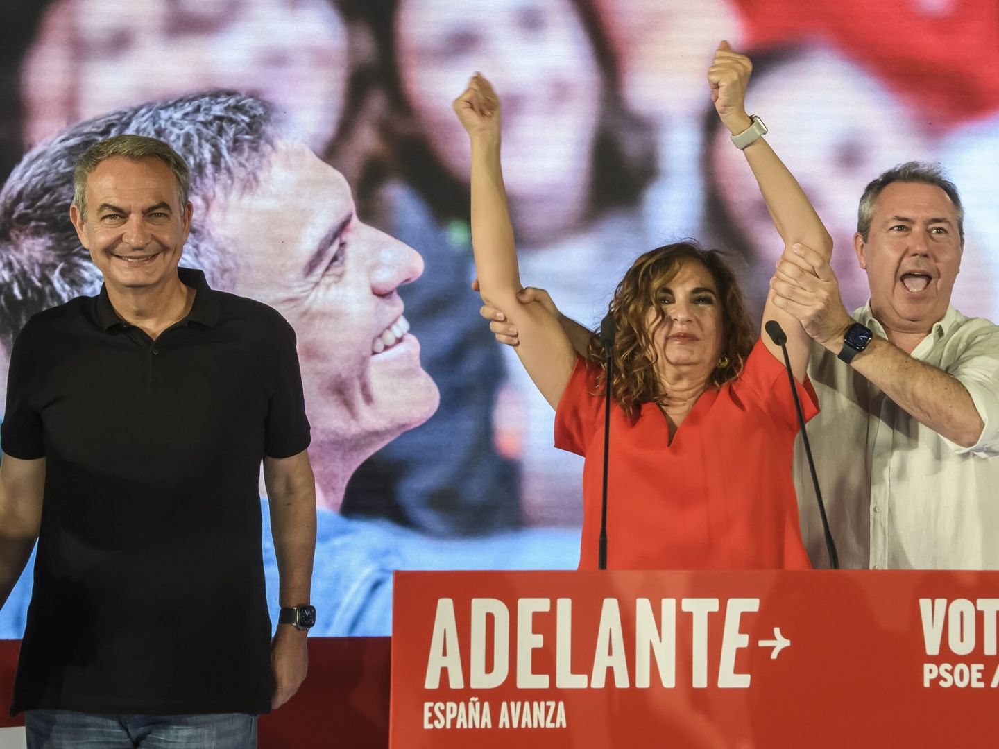 María Jesús Montero, en el cierre de campaña entre José Luis Rodríguez Zapatero y Juan Espadas. (EFE) 