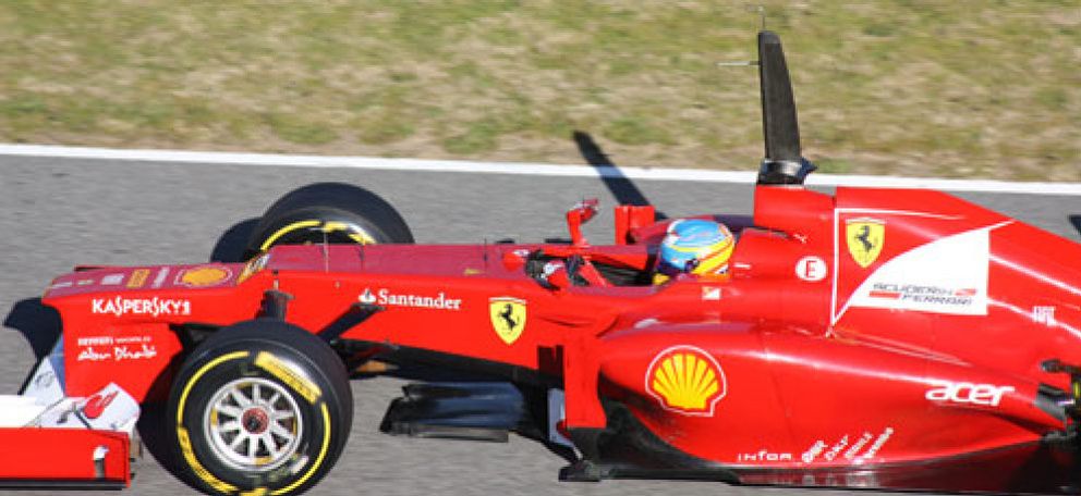 Foto: Alonso pone algo de luz en la oscuridad que había tejido Ferrari