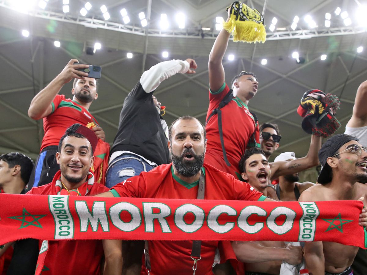 Foto: Seguidores de Marruecos celebran la victoria frente a Portugal. (Getty/Francois Nel)