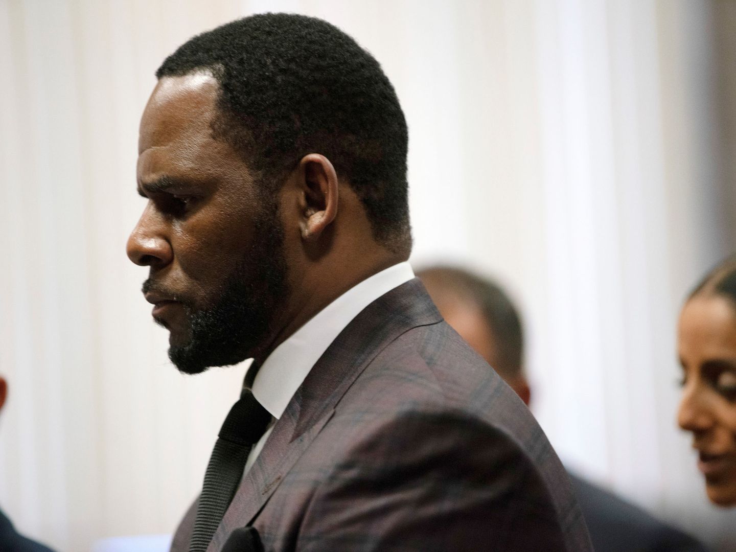 R. Kelly appears for a hearing at Leighton Criminal Court Building in Chicago, Illinois, U.S., June 26, 2019.    E. Jason Wambsgans Chicago Tribune Pool via REUTERS