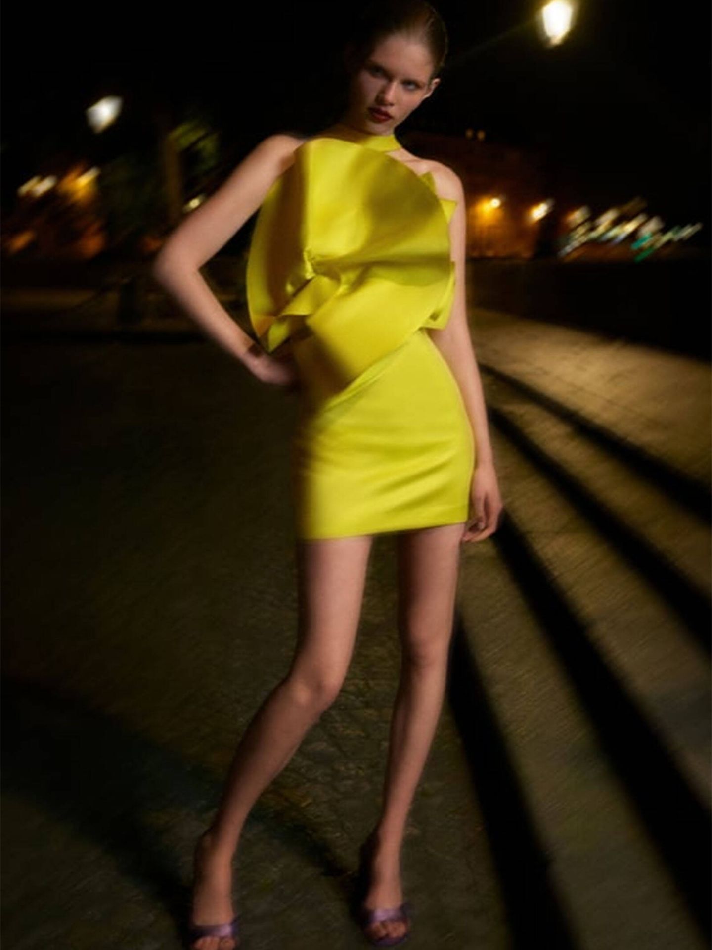 El vestido amarillo de Zara que luce Sofía Bono. (Cortesía)