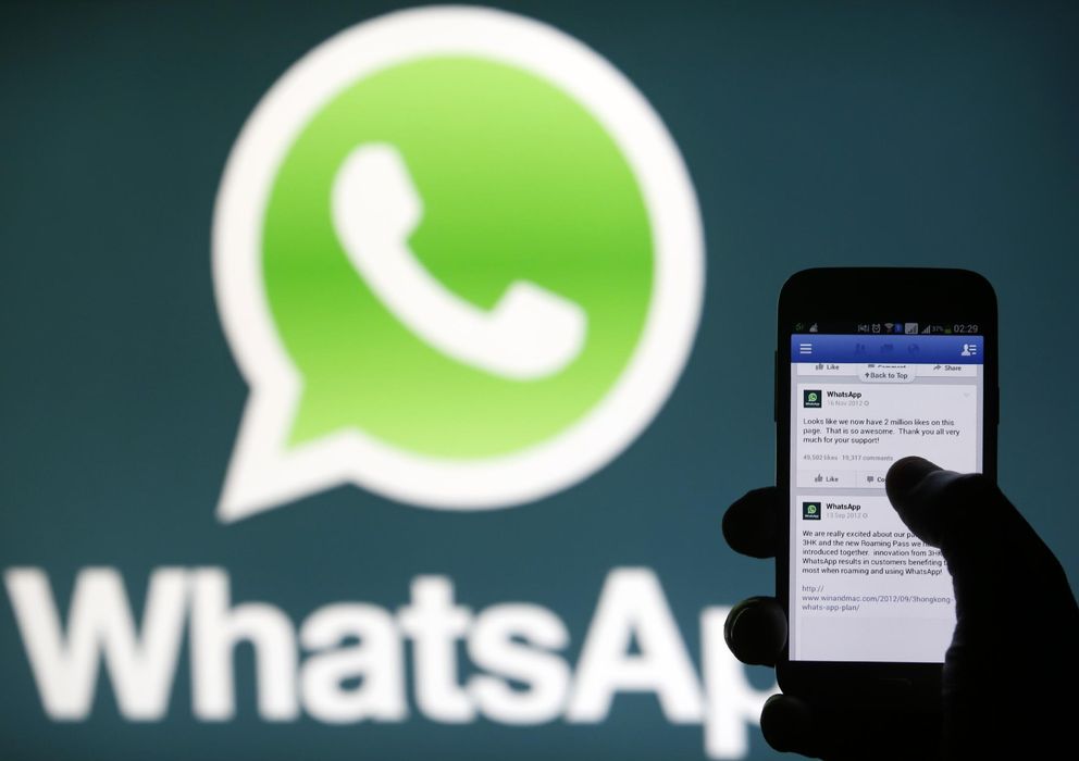 Foto: El whatsapp suele ser un problema más que una ayuda. (Reuters/ Dado Ruvic)