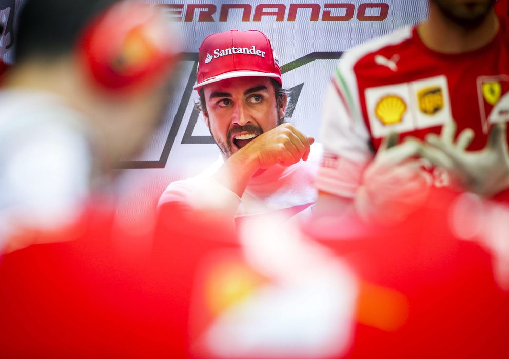 Foto: Fernando Alonso en su box del pasado GP de Singapur.