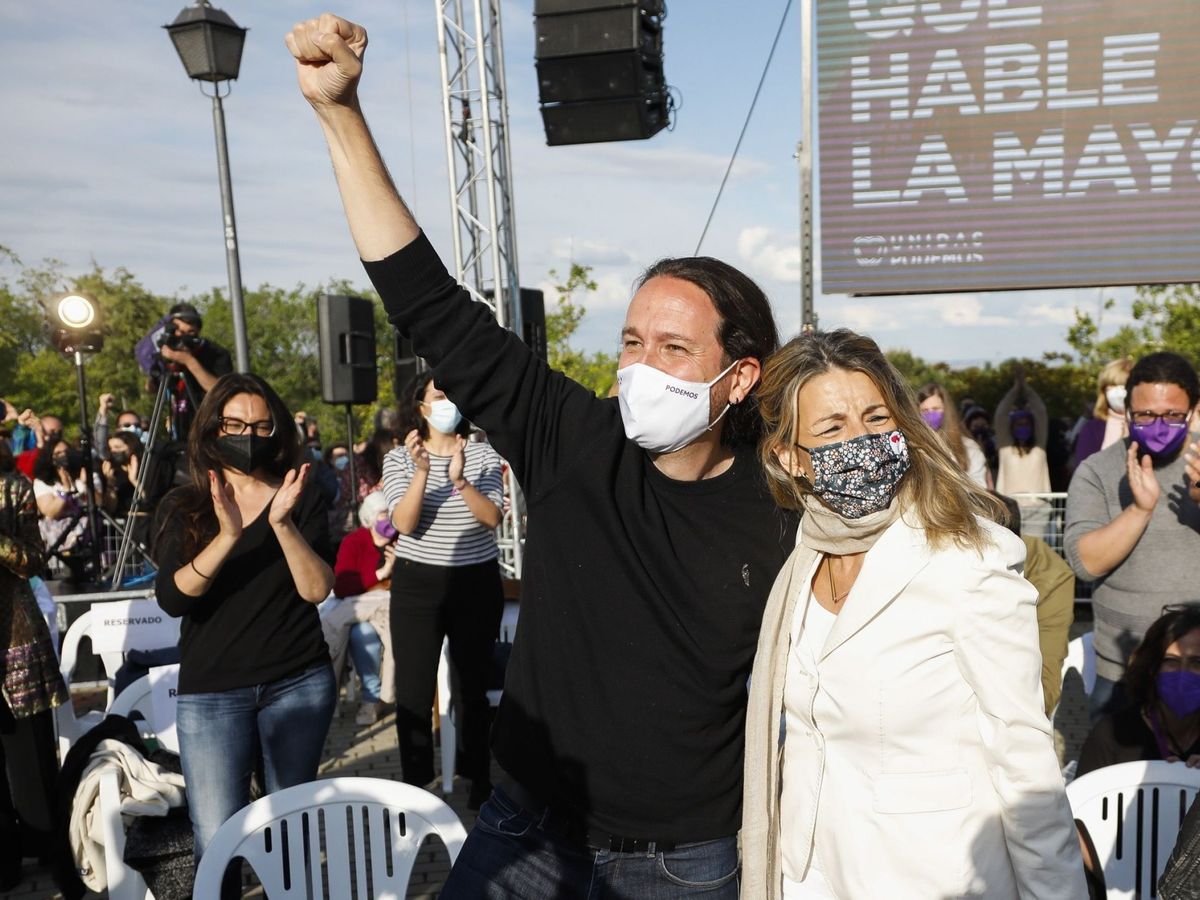 Foto: Pablo Iglesias y Yolanda Díaz, durante el acto de cierre de campaña el 2 de mayo de 2021. (EFE/David Fernández)