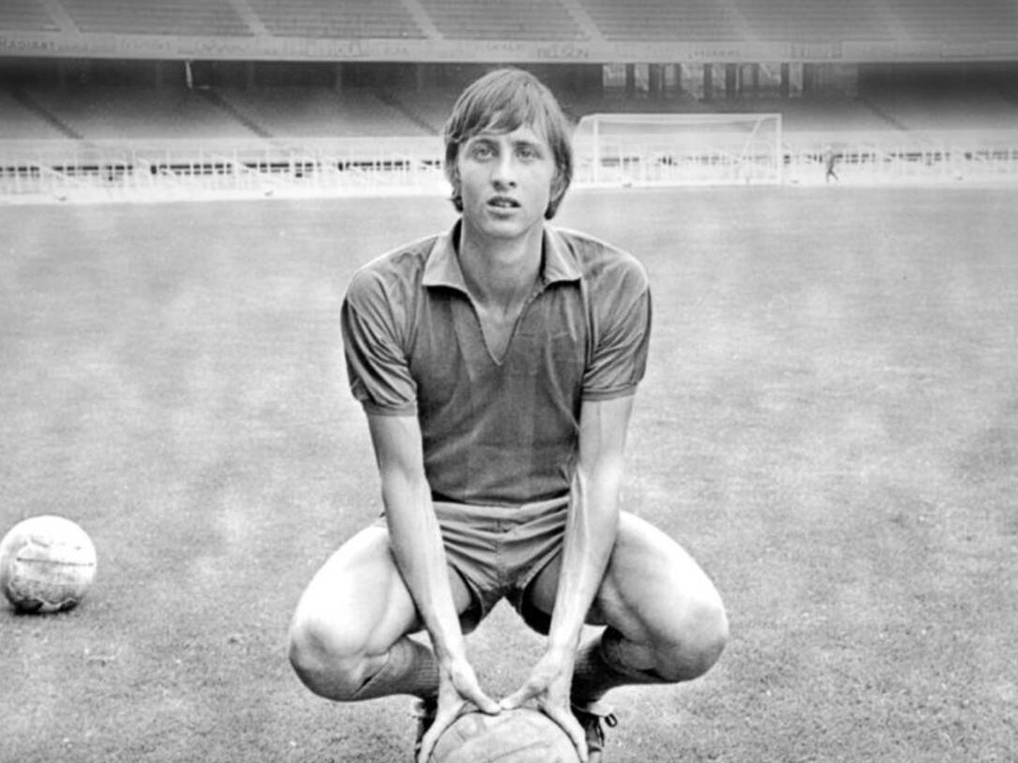 Johan Cruyff, en el cartel promocional de 'El fichaje'. (Prime Video)