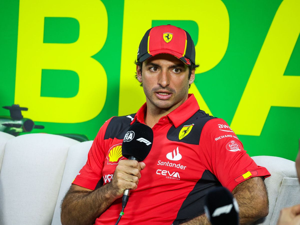 Foto: Sainz, en la rueda de prensa del Gran Premio de Brasil. (Reuters/Florent Gooden)
