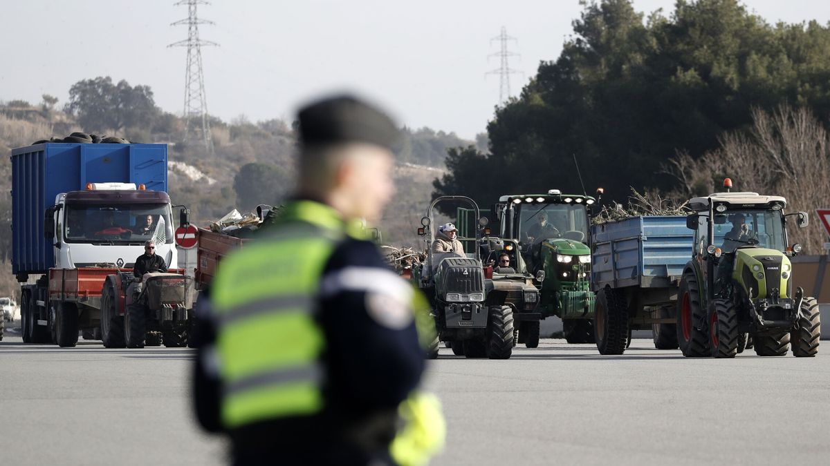 Los agricultores cortan la autopista en Perpiñán y se dirigen a la frontera española