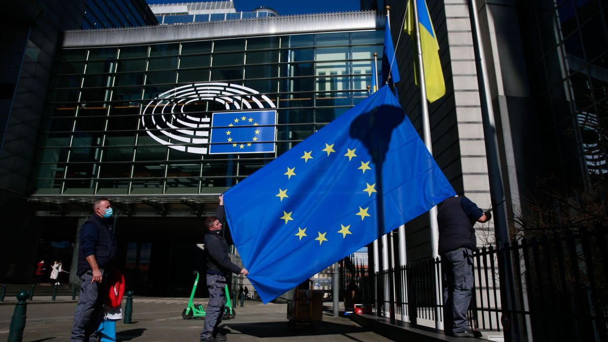 Algo huele mal en Bruselas: las instituciones deben airear sus trapos sucios