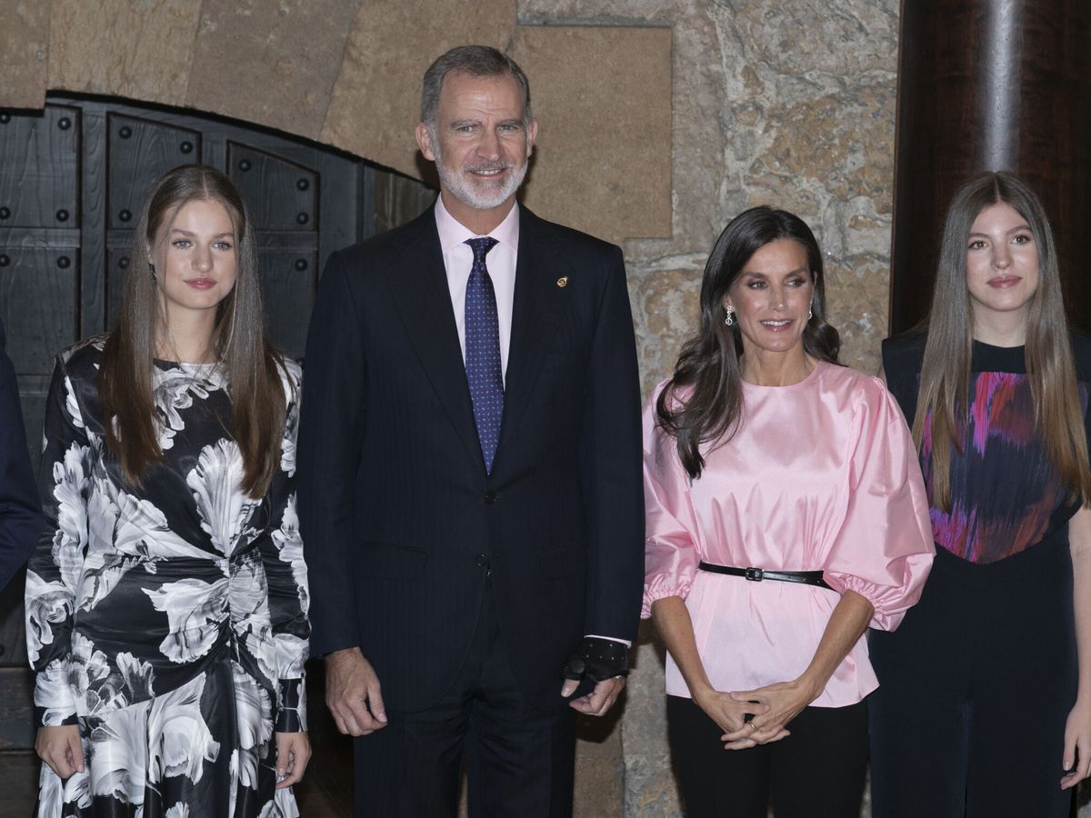 Foto: Los Reyes, la Princesa de Asturias y la infanta Sofía en Oviedo. (Europa Press/Jorge Peteiro)