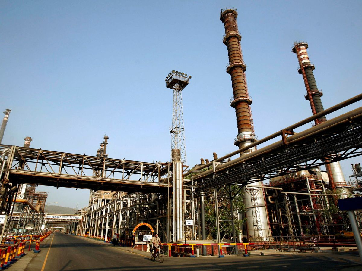 Foto: Refinería de Bharat Petroleum Corporation, en Mumbai. (Reuters/Punit Paranjpe) 