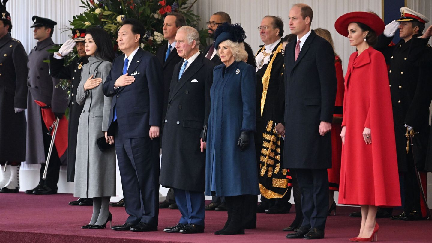 El encuentro del líder de Corea del Sur con los reyes de Inglaterra y los príncipes de Gales. (EFE/Yonhap Corea del Sur)