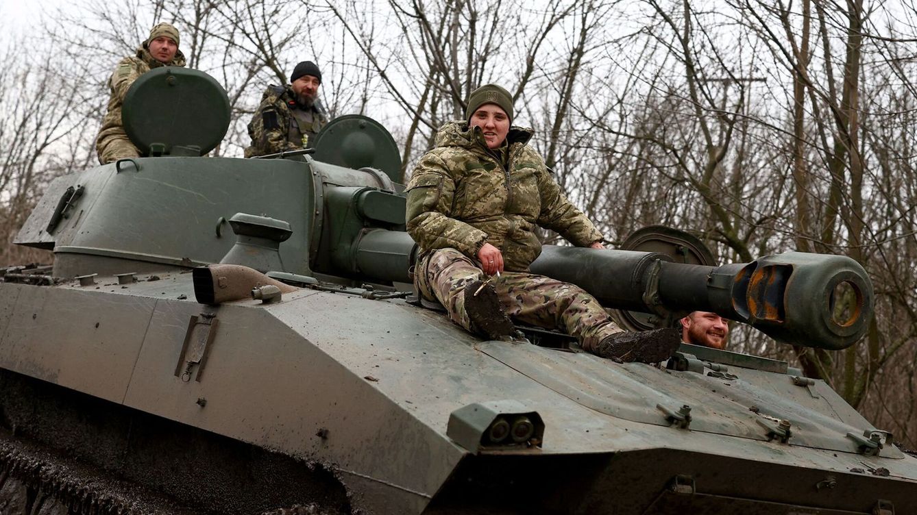 Foto: Soldados ucranianos cerca del frente de Bajmut. (Reuters/Lisi Niesner)