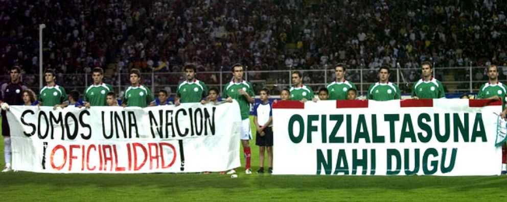 Foto: La política da una patada al fútbol vasco