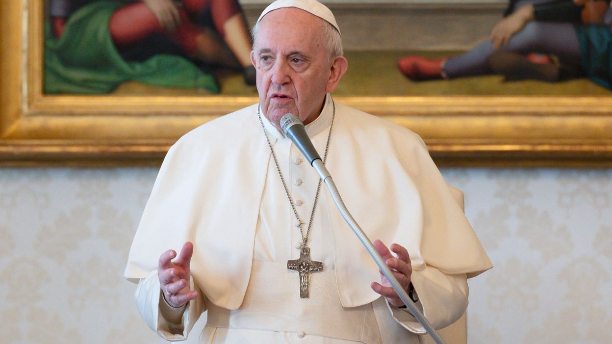 El Papa reduce el sueldo del personal del Vaticano para afrontar la crisis