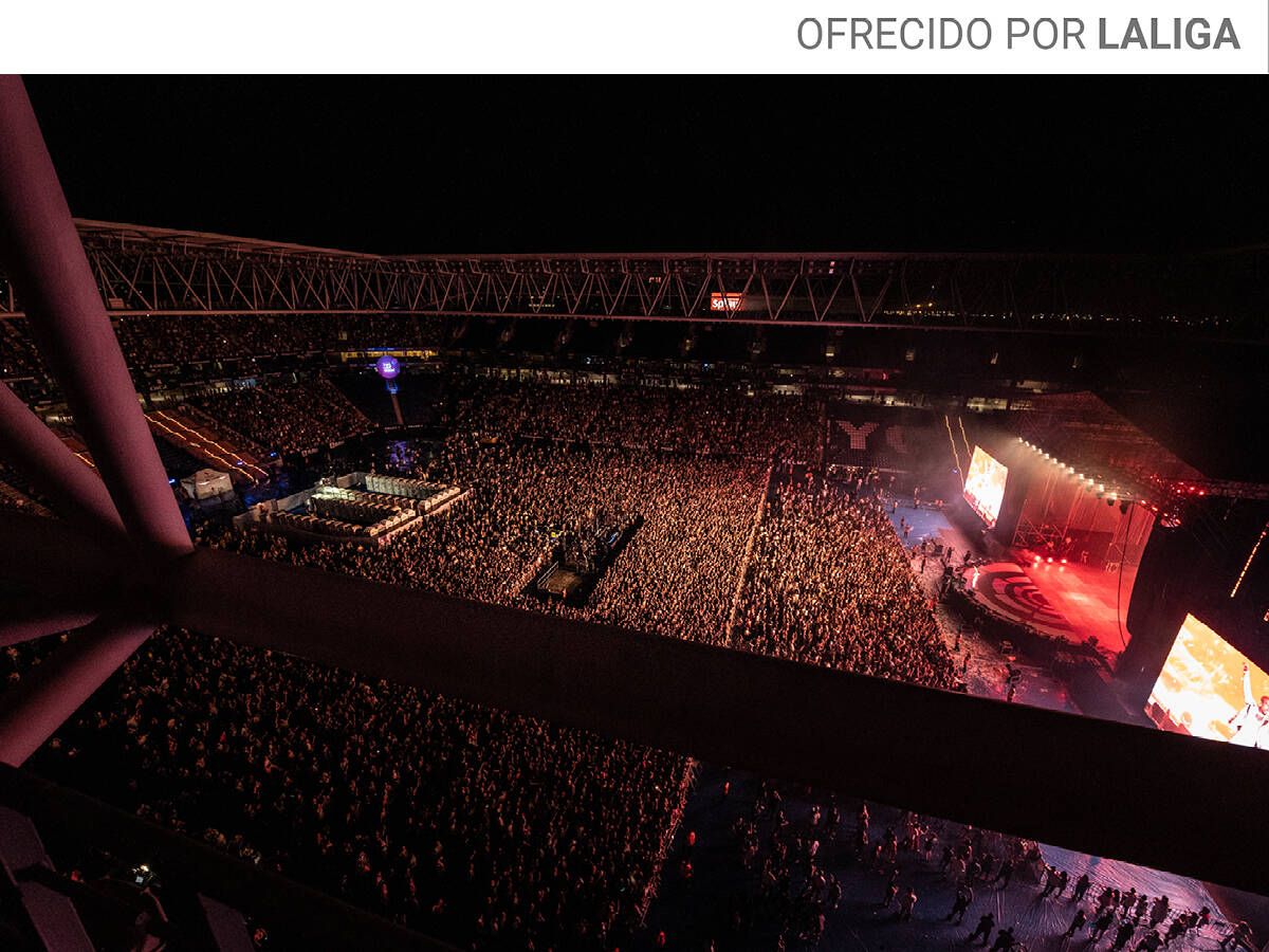Foto: Más de 23.000 personas llenaron el RCDE Stadium de Barcelona en la primera edición de OMG! LaLiga Music Experience. (Oriol Batista)