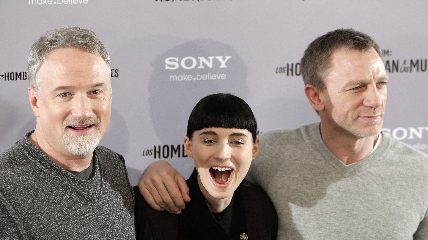 David Fincher (i), director de 'Los hombres que no amaban a las mujeres', junto a Rooney Mara y Daniel Craig (d). (EFE)