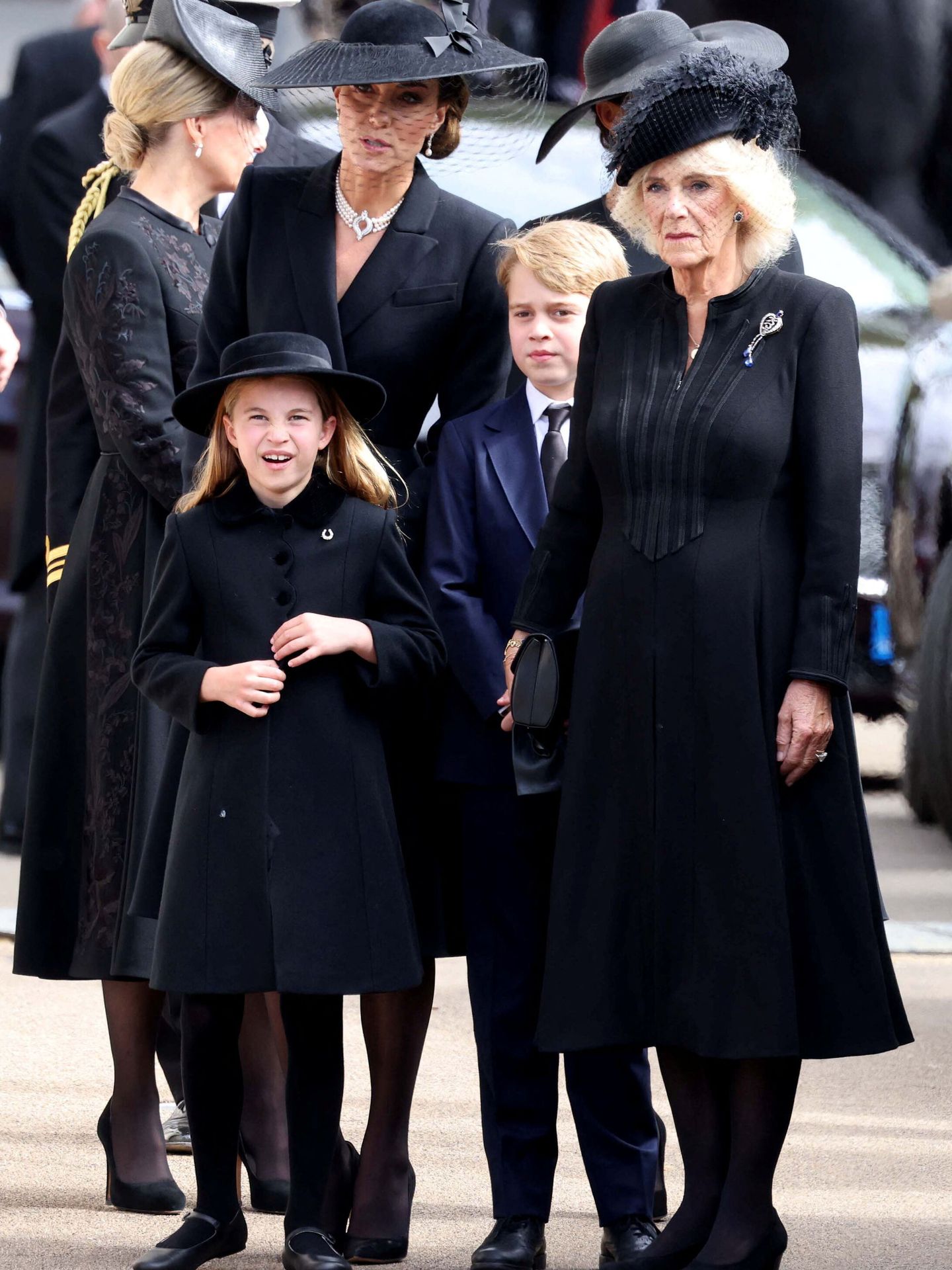 La princesa de Gales con joyas de Isabel II, al igual que la reina Camila y la princesa Charlotte. (Reuters/Pool/Trevor Adams)