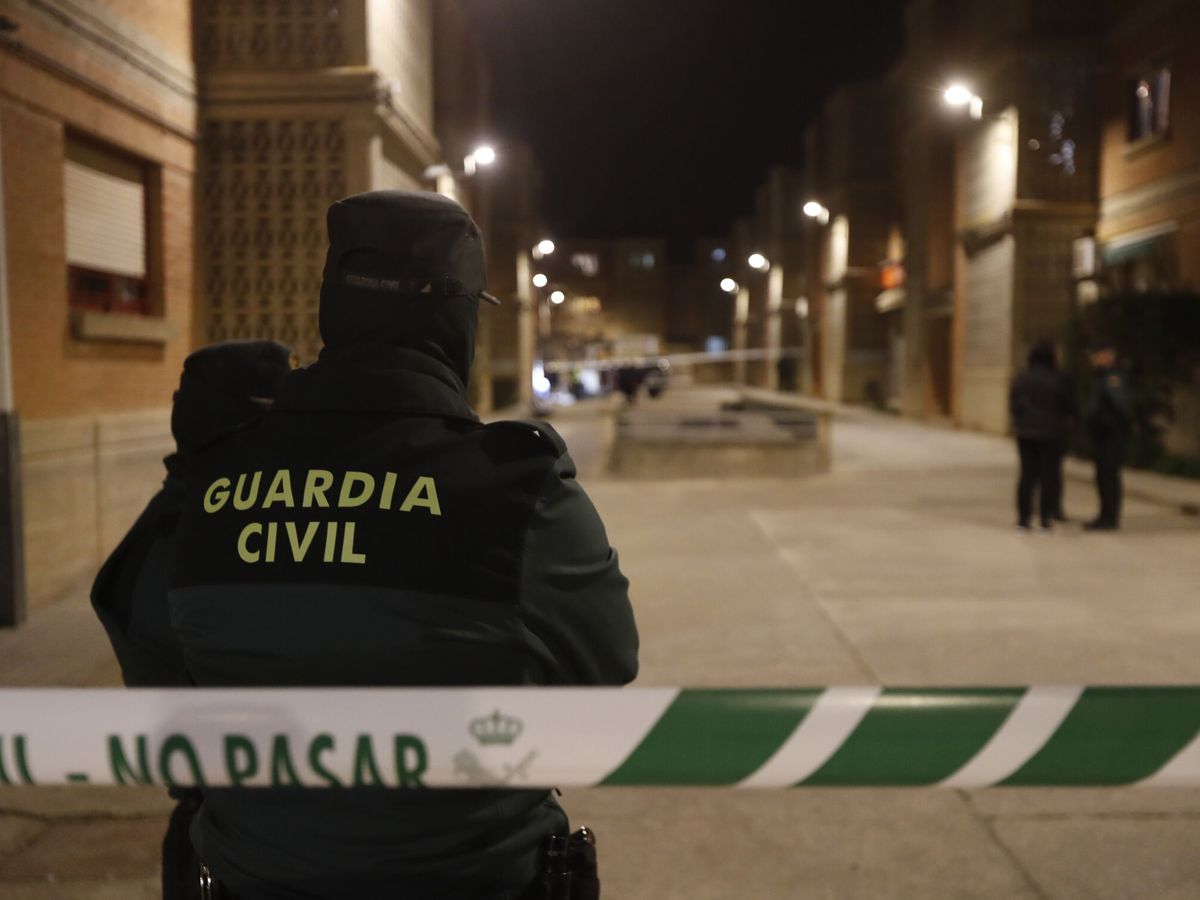 Foto: La Guardia Civil investiga como un posible caso de violencia machista la muerte de una mujer en Villanueva de Gállego (Zaragoza). (EFE/Javier Belver)
