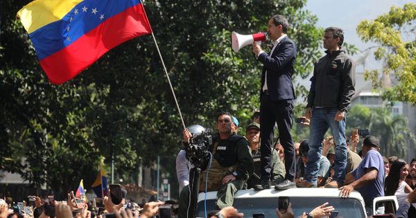 Foto: Juan Guaidó y Leopoldo López participan en la manifestación contra el Gobierno de Nicolás Maduro, este 30 de abril en Caracas. (EFE)