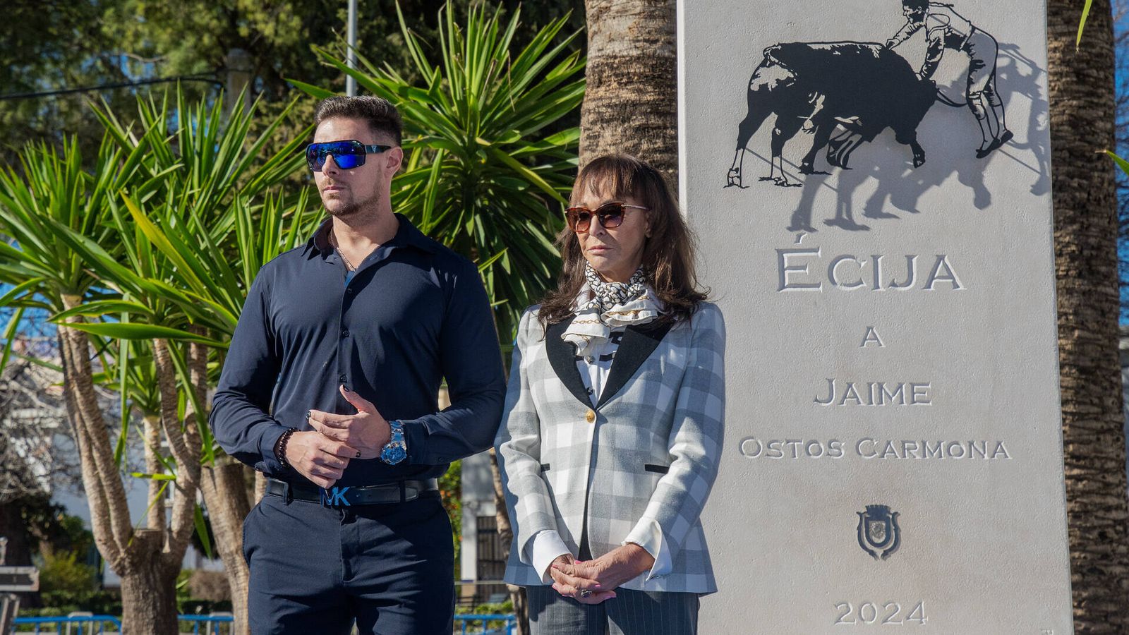 Jacobo Ostos y Mari Ángeles Grajal, en un reciente homenaje al torero. (Gtres)
