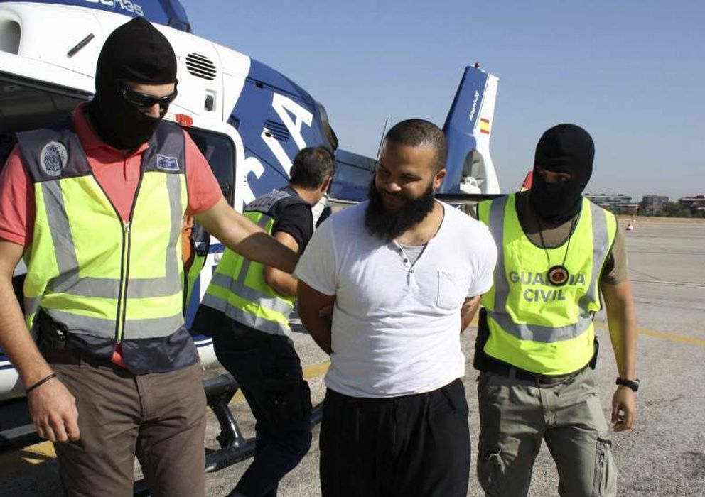 Foto: El presunto terrorista Mohammed El Bali, detenido en Melilla (EFE)