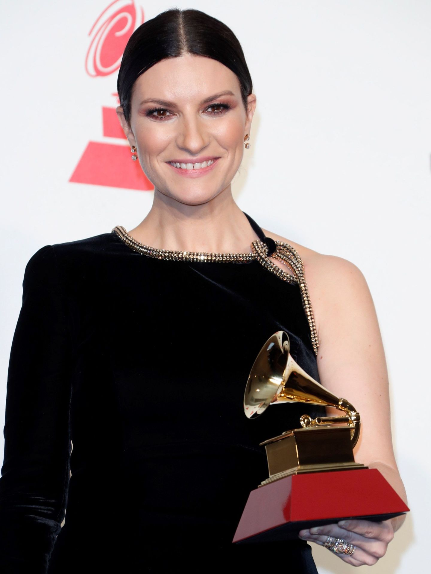 Laura Pausini, con su premio Grammy.  (Reuters)