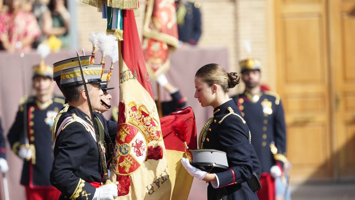 El orgullo de Felipe VI y la emoción de Letizia al ver a la princesa Leonor jurar bandera