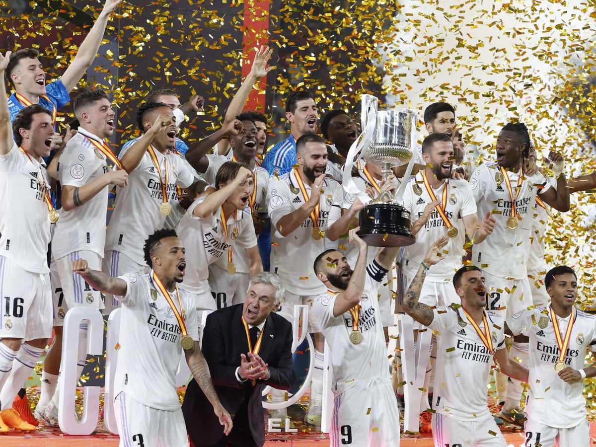 Foto: El Real Madrid celebra su vigésima Copa del Rey, nueve años después. (EFE/Julio Muñoz)