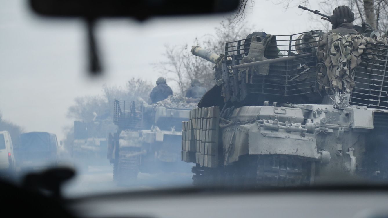 Foto: Tanques ucranianos cerca de la ciudad de Severodonetsk. (EFE / EPA / Zurab Kurtsikidze)