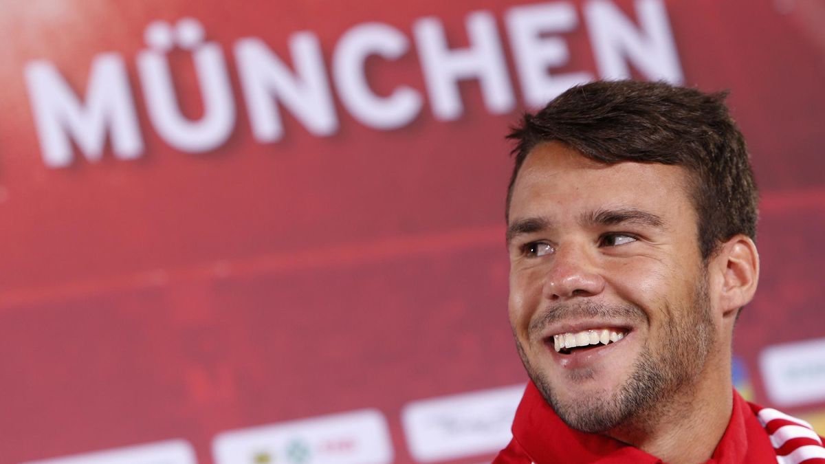 Bernat se muestra "orgulloso" por fichar por el Bayern y 'vacila' a la prensa alemana